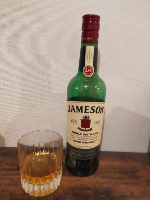 ウイスキー「ジェムソン」は美味しい？まずい？飲み方はロックがオススメ - 普通のおじさんが書いているブログ